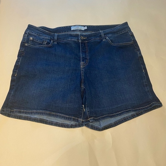 Torrid Denim Jean Shorts size 20 - Picture 2 of 8